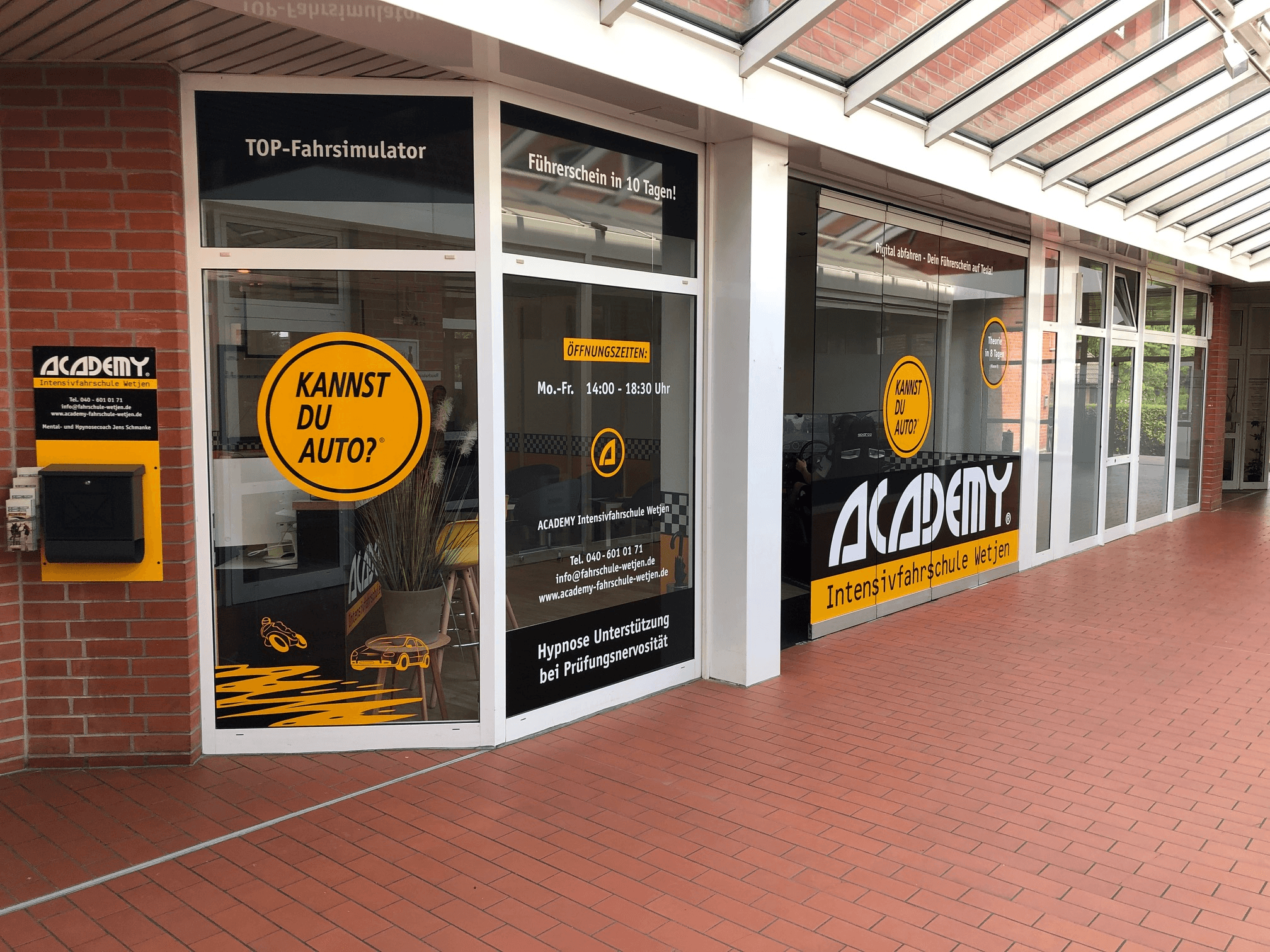 Motorradfahrschueler in Fahrstunde